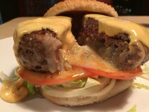 Action Burger „ The Juicy Blucy “